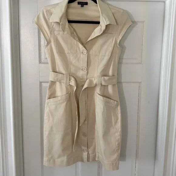 Hunter and Brown Stylish Cream Button-Down Dress - Picture 6 of 8